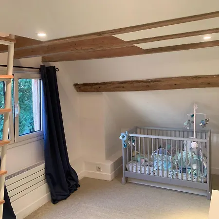 Grange Rousselin לינה וארוחת בוקר 3*