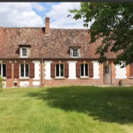 לינה וארוחת בוקר Grange Rousselin